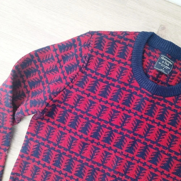 Abercrombie Fitch Christmas Holiday Tree Red Navy Wool Pullover Mens Sweater S - Picture 3 of 7